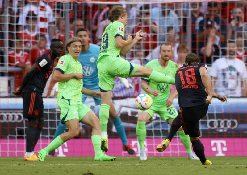 [FOTO] Niko Kovač u Münchenu je dočekan ovacijama navijača s tribina, ali su ga bivši igrači ispratili s dva gola u mreži