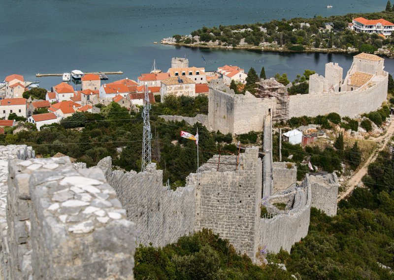 U akciji čišćenja podmorja Malostonskog zaljeva sudjelovalo više od 50 ronioca