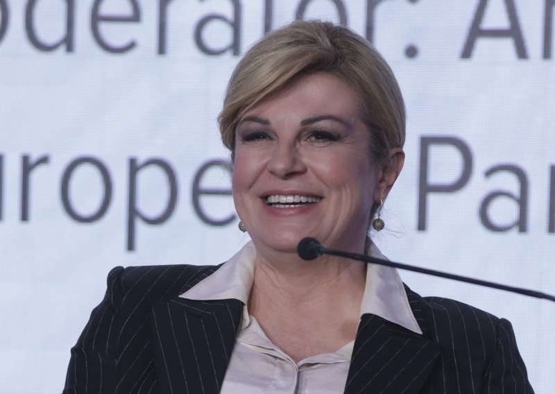 Oduševila je osoblje restorana: Kolinda Grabar Kitarović na Lopudu osvanula u safari izdanju