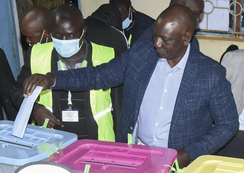 William Ruto proglašen novim predsjednikom Kenije, dio povjerenstva tvrdi da je riječ o izbornoj prevari
