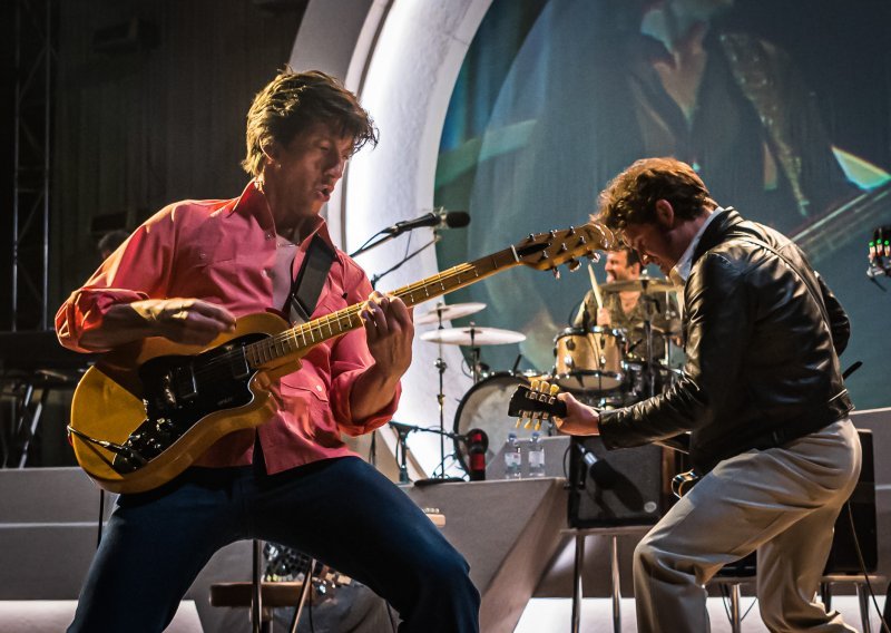 Arctic Monkeys u Puli, rock dominacija za sve generacije: Kako se pod dizalicama Uljanika kalio sheffieldski čelik