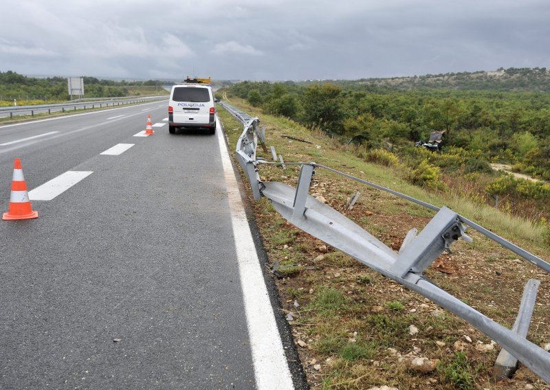 Kod Otočca u slijetanju automobila poginuo Talijan