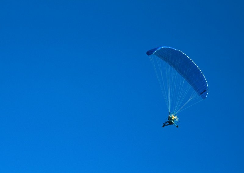 Objavljeni detalji nesreće u kojoj je teško ozlijeđen slovenski paraglajder