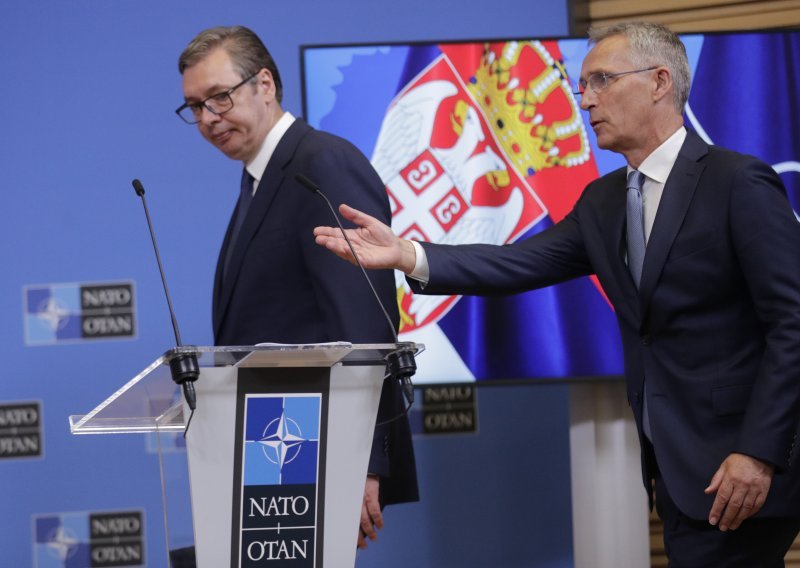 [FOTO] Stoltenberg nakon susreta s Vučićem: Pozorno pratimo situaciju na Kosovu, bude li potrebno, stižu dodatne snage