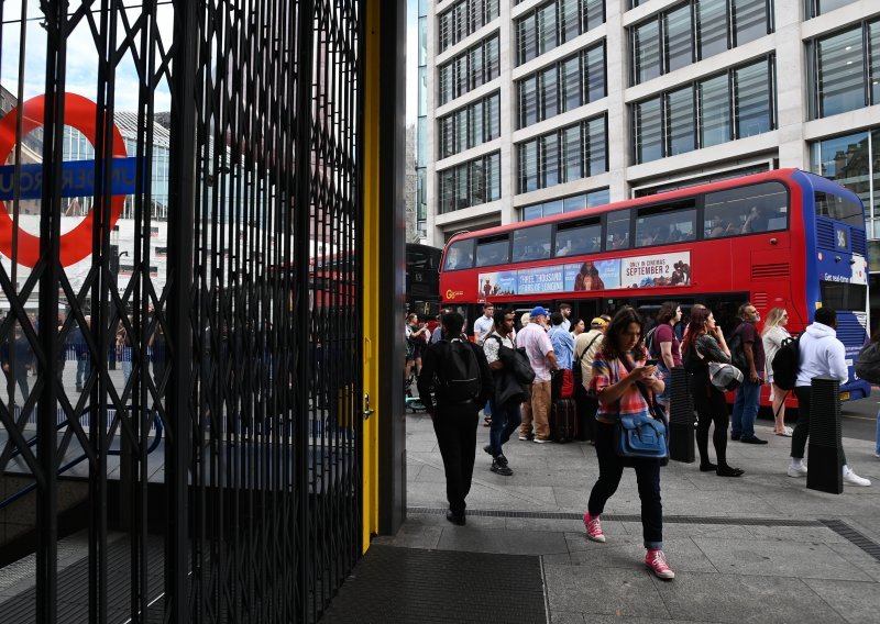 Prometni kolaps u Londonu: Zbog štrajka obustavljene željezničke linije, autobusi voze 'na kapaljku'
