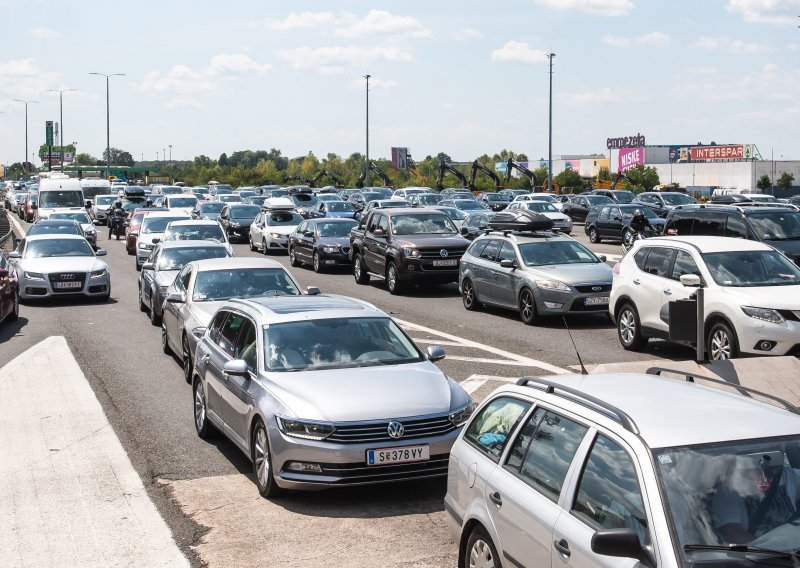 U MUP-u i ovoga vikenda očekuju gužve na cestama, a izdali su važna upozorenja i savjete vozačima koji kreću na godišnje odmore