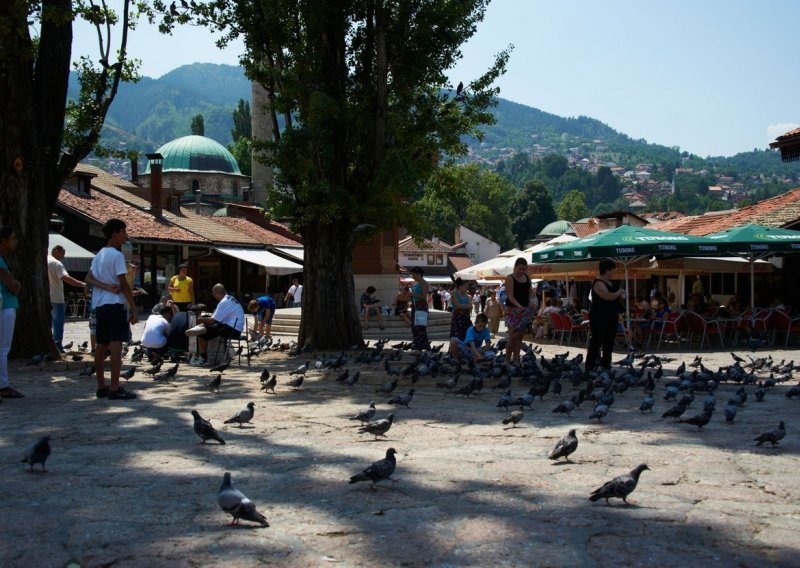 Izborna kampanja u BiH ulazi u završnicu, redaju se obećanja, ali i laži