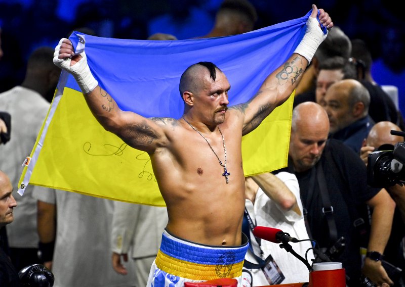 [FOTO] Anthony Joshua još je jednom morao čestitati Usiku; Ukrajinac obranio naslove, a onda prozvao samo jednog boksača!