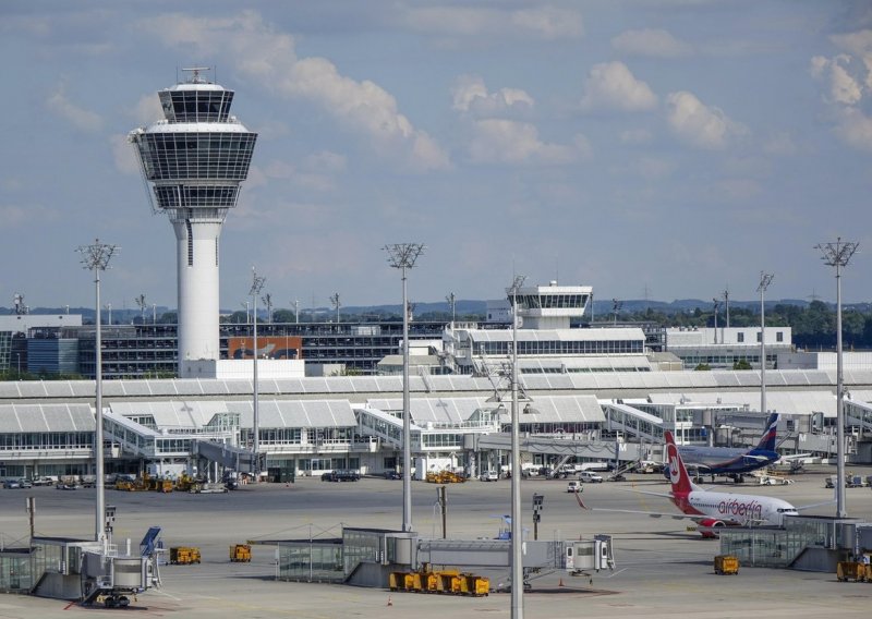 Autom se zabio u hotel u zračnoj luci u Münchenu