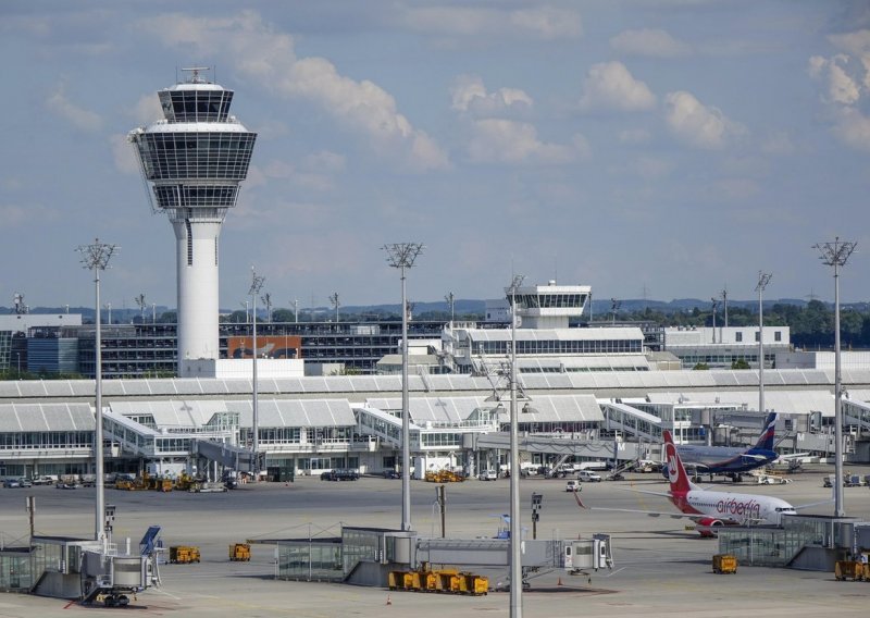 Autom se zabio u hotel u zračnoj luci u Münchenu