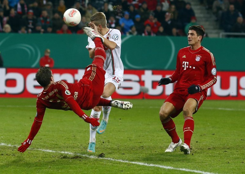 Bayern prošao, Schalke iznenađujuće ispao