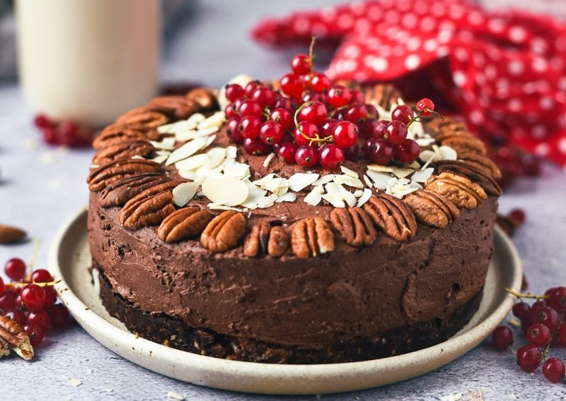 Zaželjeli ste se nečeg slatkoga? Započnite tjedan uz krišku ove prefine torte bez pečenja koju će svi voljeti