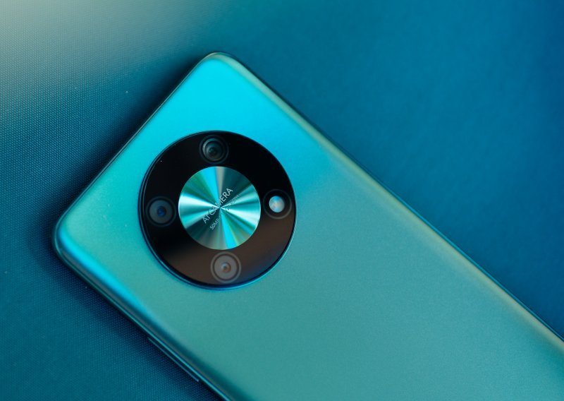 Stigao Huaweijev smartfon nova Y90, i to u tri boje
