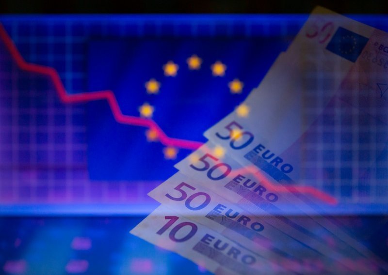 Dolar postao jači od eura: Europska valuta na najnižoj razini u 20 godina