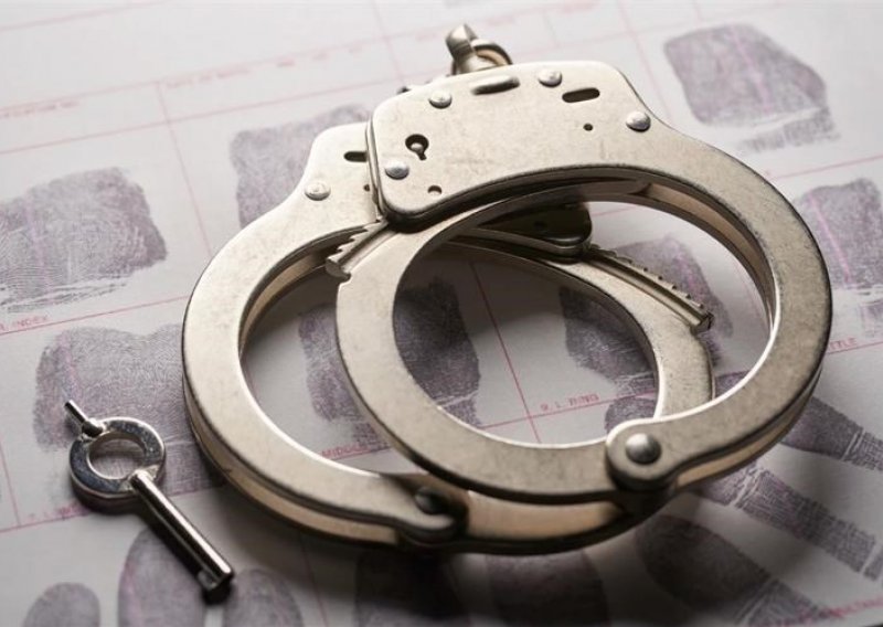 Kradljivac sefa u Rovinju prijetio smrću policiji pa se potukao s policajcem, uhićen je