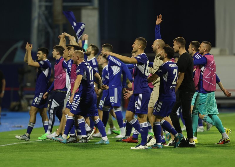 Pogledajte snimku slavlja iz Dinamove svlačionice nakon velike pobjede; evo što su zapjevali 'Modri'
