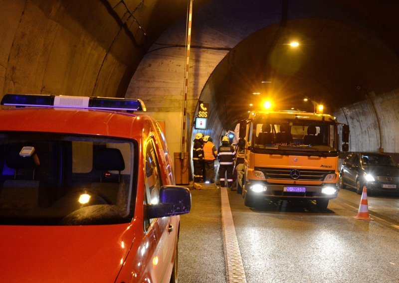 Tuča usporila promet kroz Gorski kotar i Liku; bujice u tunelima; neki vozači napravili ono što je najstrože zabranjeno