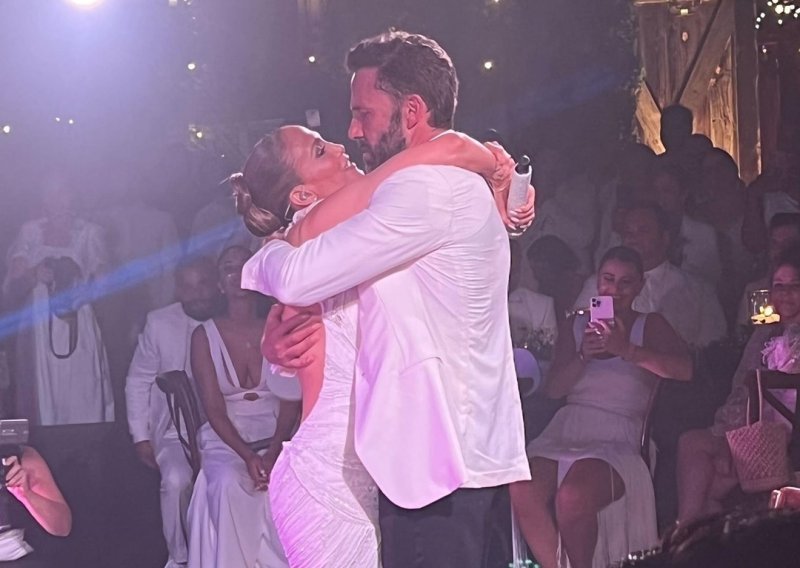 Cure novi sočni detalji s vjenčanja: Jennifer Lopez ne može se zasititi Bena Afflecka, a to mu je rekla pjesmom i plesom
