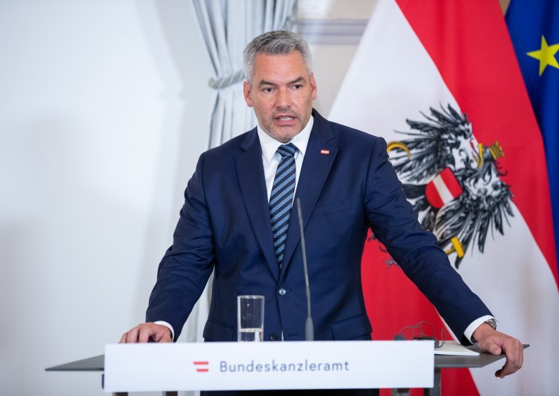Austrijski kancelar: Priljev migranata preko Hrvatske se drastično smanjio