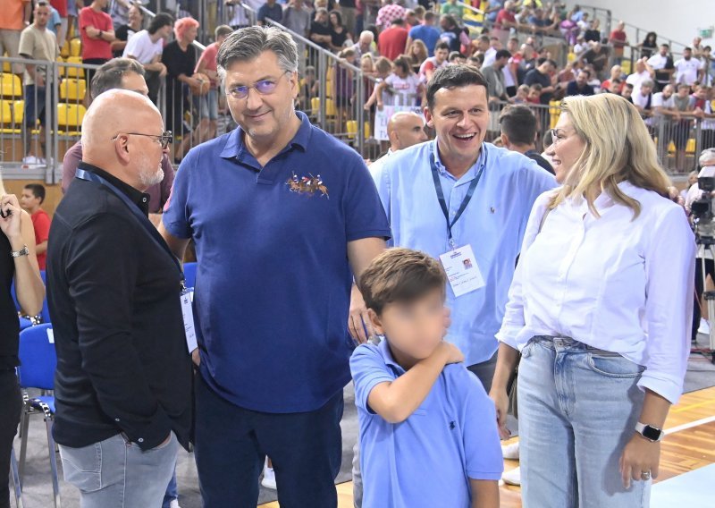 [FOTO] Neodoljivi nasljednici Andreja Plenkovića: Premijer u najboljem društvu pratio pobjedu Hrvatske