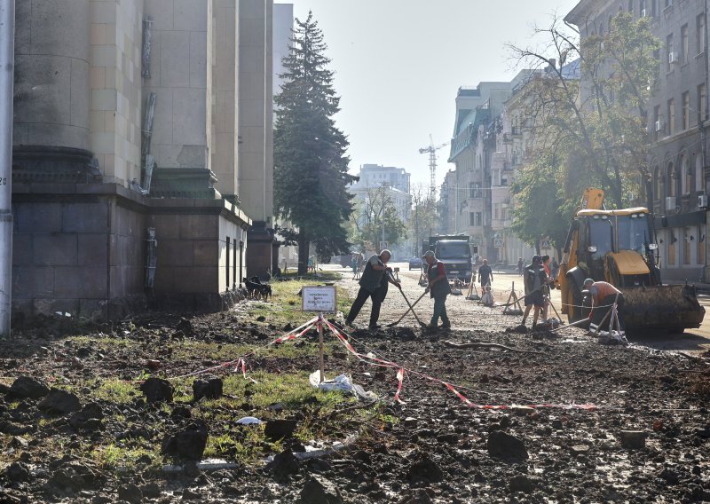 Ukrajinska vojska pojačava topničku vatru, granatirani trajekti koje Rusija koristi za opskrbu