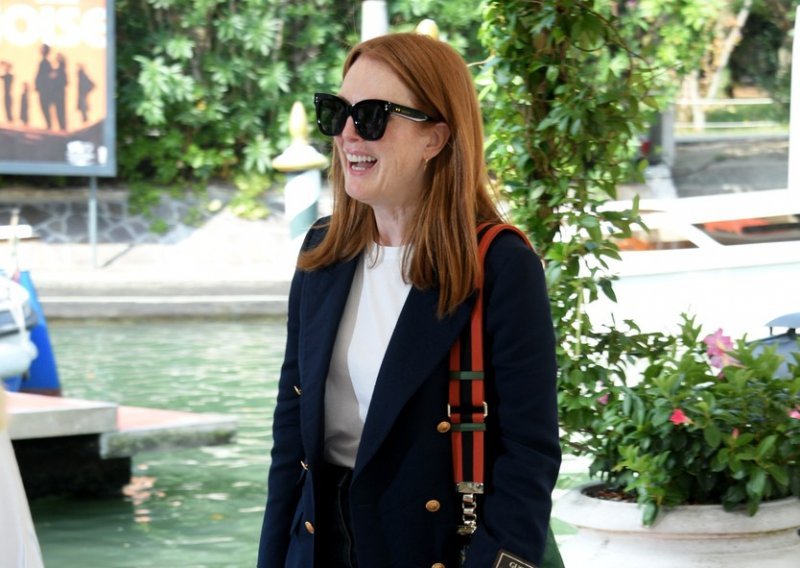 Julianne Moore stigla u Veneciju s torbicom za kojom žude modne ovisnice