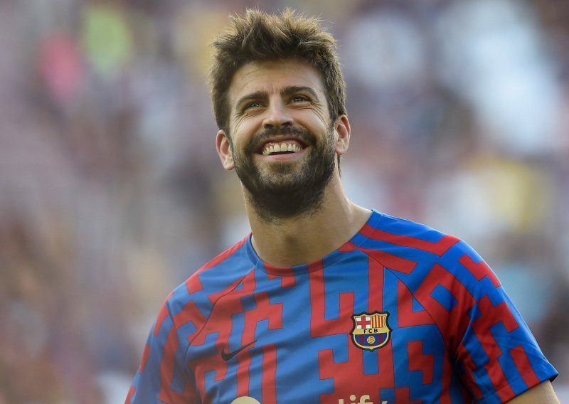 Novu ljubav više ne krije: Gerard Pique snimljen u zagrljaju s 12 godina mlađom Clarom