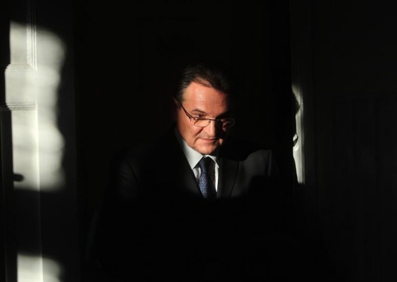 Cacic: Trial postponed so that my diplomatic status can be checked out