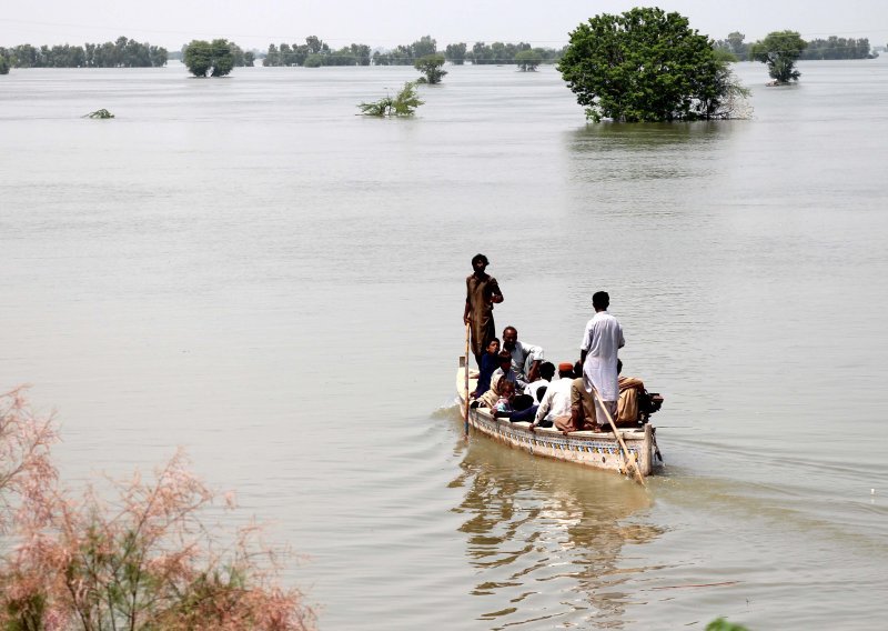 [FOTO] Strašna situacija u Pakistanu: Rijeka Ind ponovno se izlila iz korita, u tijeku evakuacija milijuna ljudi