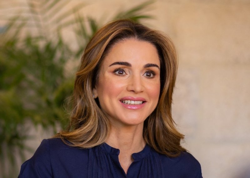Kraljica Rania proslavila 52. rođendan i ponosno pozirala s obitelji, ali i njezinim budućim članovima: 'Srce mi je puno'