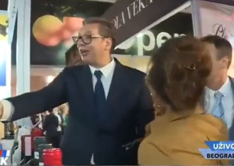 [VIDEO] Aleksandar Vučić na sajmu vina: Nemoj više, brojali su mi ljudi, više od 100 čaša sam popio