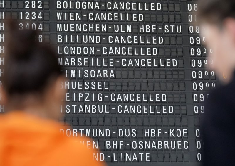 [FOTO] Štrajk pilota Lufthanse paralizirao zračni promet u Njemačkoj, putnici koji presjedaju zapeli u Frankfurtu i Muenchenu