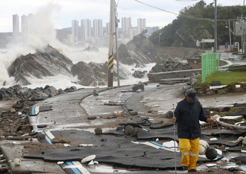 [FOTO] Pogledajte kaos koji je za sobom ostavio razorni tajfun u Južnoj Koreji