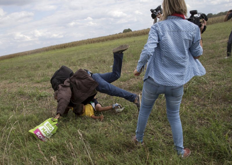 Optužena Mađarica koja je nogom udarila migrante