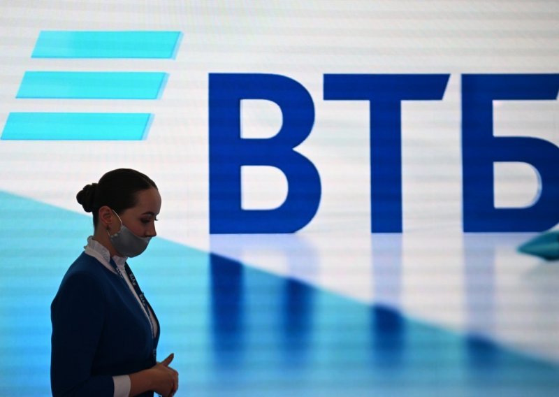 Ruska VTB banka očekuje veliki gubitak, davat će kredite u kineskim juanima