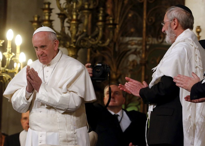 Konzervativce sve više brinu potezi pape Franje