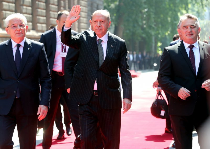 [FOTO/VIDEO] Erdogan u Sarajevu: 'Protivimo se bilo kakvim intervencijama u Izborni zakon'