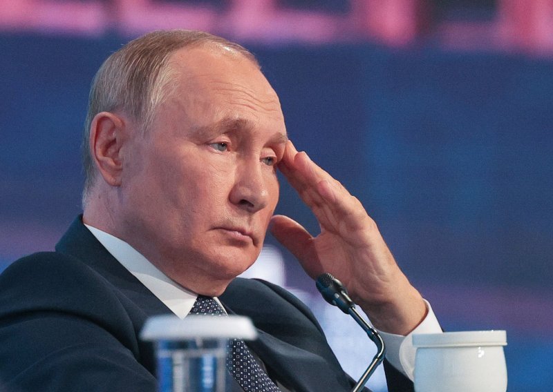 Počinje pobuna protiv Putina? Gradski dužnosnici iz Moskve i St. Peterburga traže da podnese ostavku