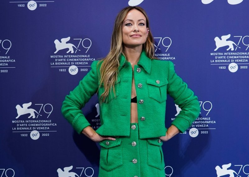 Čini se da su ovo jedine čizme koje će svi željeti nositi narednih mjeseci, a iz njih ne izlazi ni Olivia Wilde