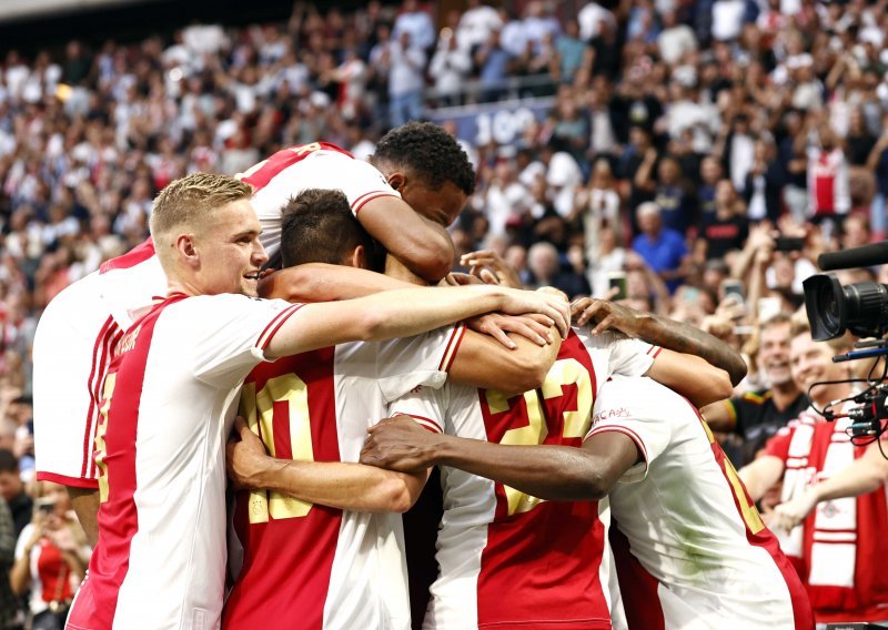 [FOTO] Ajax rasturio Rangerse, a VAR rastužio Hrvata; Eintrachtov debakl pred vlastitim navijačima