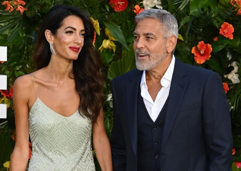 Lijepa Amal Clooney ukrala pozornost na premijeri novog filma svoga supruga
