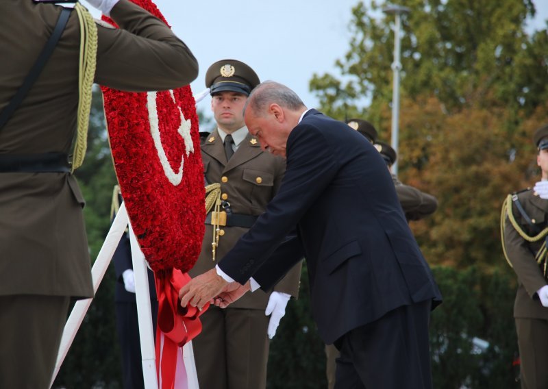 [FOTO/VIDEO] Erdogan u Sisku: Hrvatska je primjer u Europi i svijetu u pogledu slobode, blagostanja, poštovanja i prava muslimana