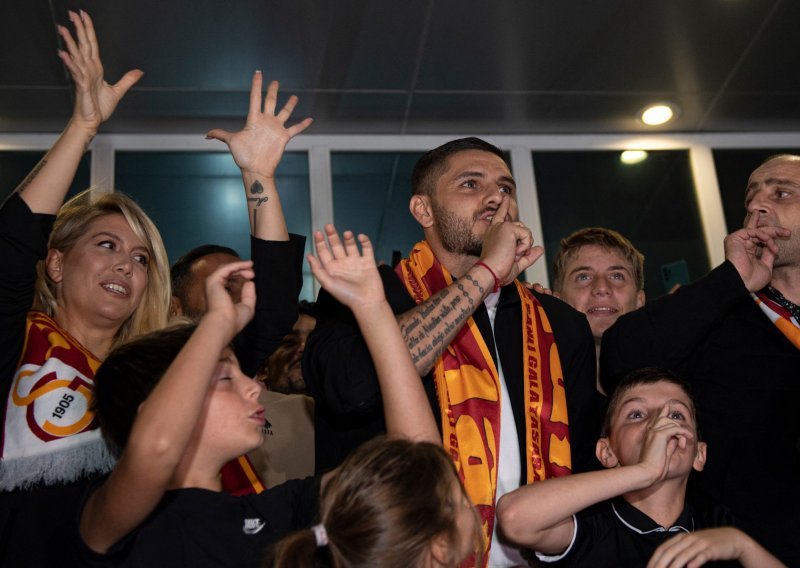 Ludnica u Istanbulu. Tisuće navijača Galatasaraya u zračnoj luci dočekale argentinsku nogometnu zvijezdu Icardija, a on nije jedini...