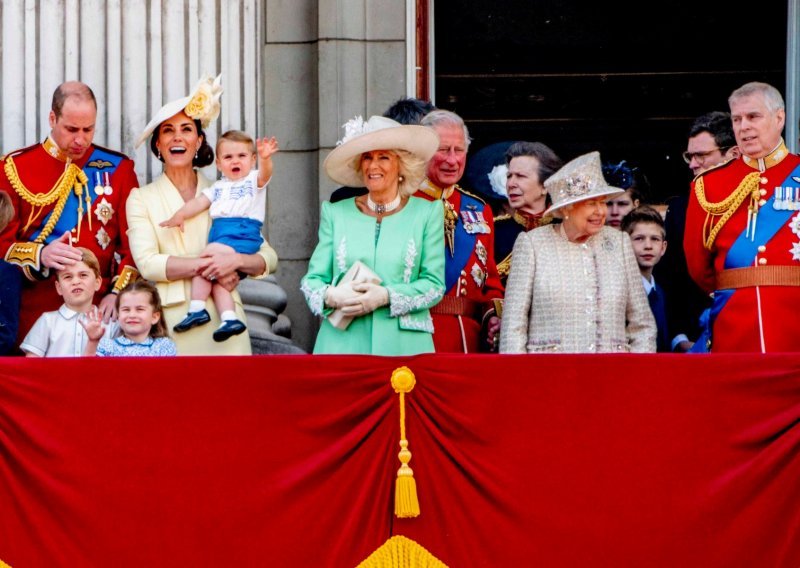 Jedan od najskupljih brendova na svijetu: Koliko je zapravo teška britanska kraljevska obitelj, a koliko košta državu?