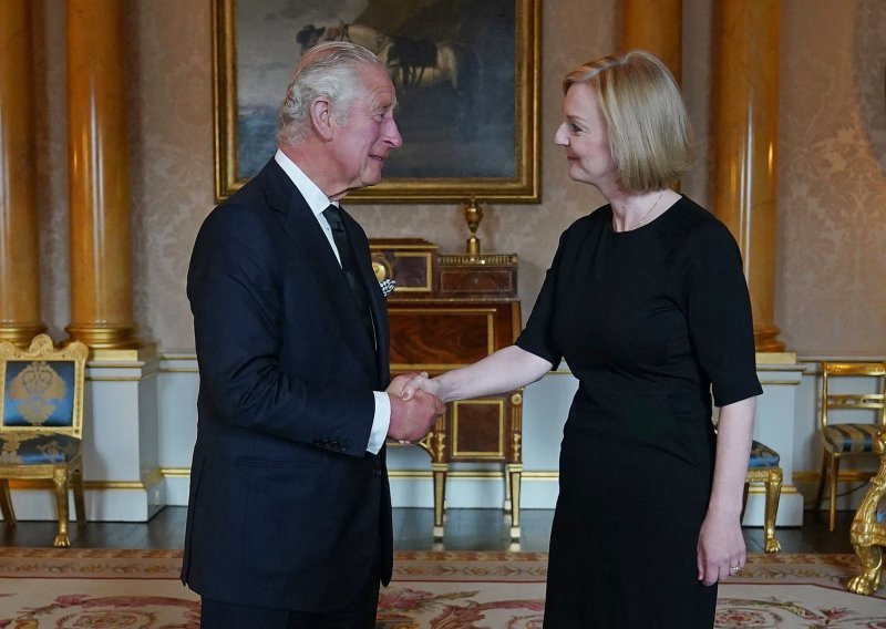 Kralj Charles III. na prvom sastanku s Liz Truss o smrti majke: 'Trenutak od kojeg sam strepio'