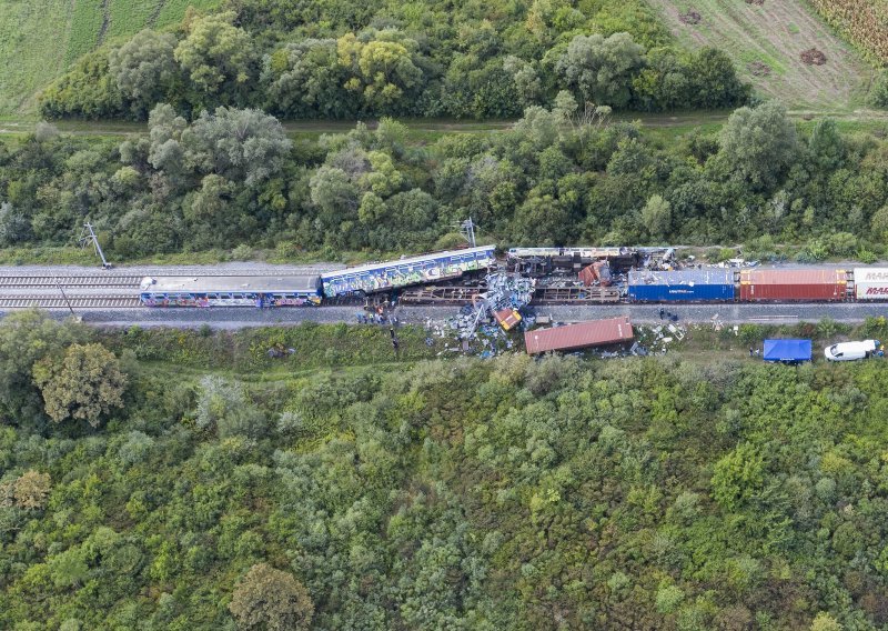 [FOTO] Fotografije iz zraka svjedoče o užasu nakon sudara vlakova kod Novske