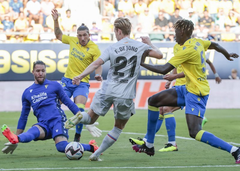 [FOTO] Barcelona protutnjala Cadizom, prvu pobjedu upisali nogometaši Seville, a Ivo Grbić branio za Atletico