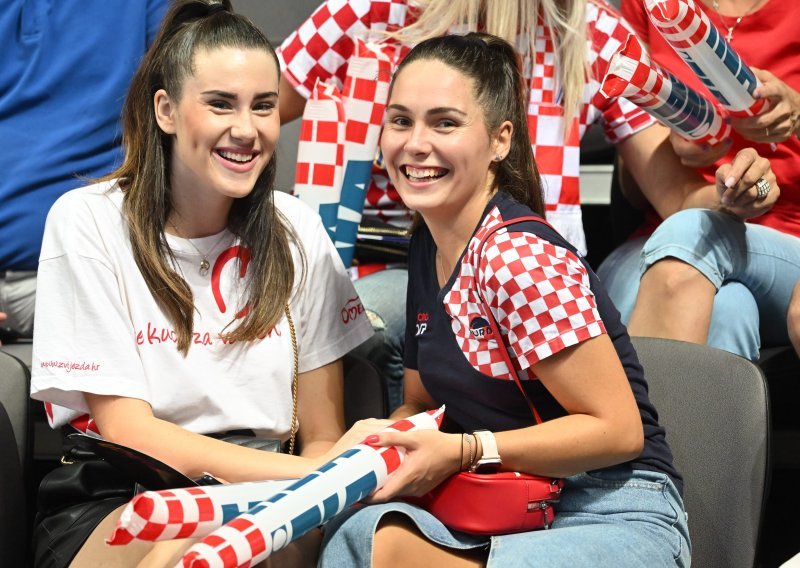 [FOTO] Pogledajte lude fotke iz rasprodane Spaladium Arene, a prelijepe hrvatske navijačice plijenile su pozornost