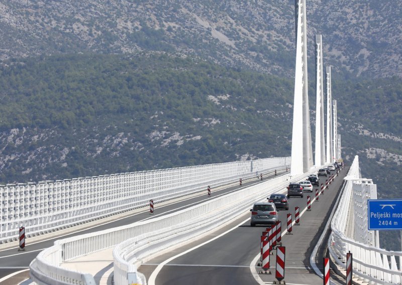 Pelješkim mostom u dva mjeseca prošlo 775 tisuća vozila