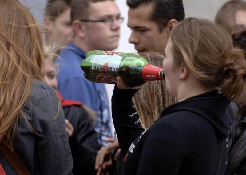 Čak 80 posto onosnovškolaca probalo alkohol